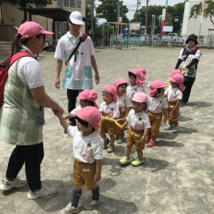お散歩も行けるようになったよ！(2歳うめもも組)